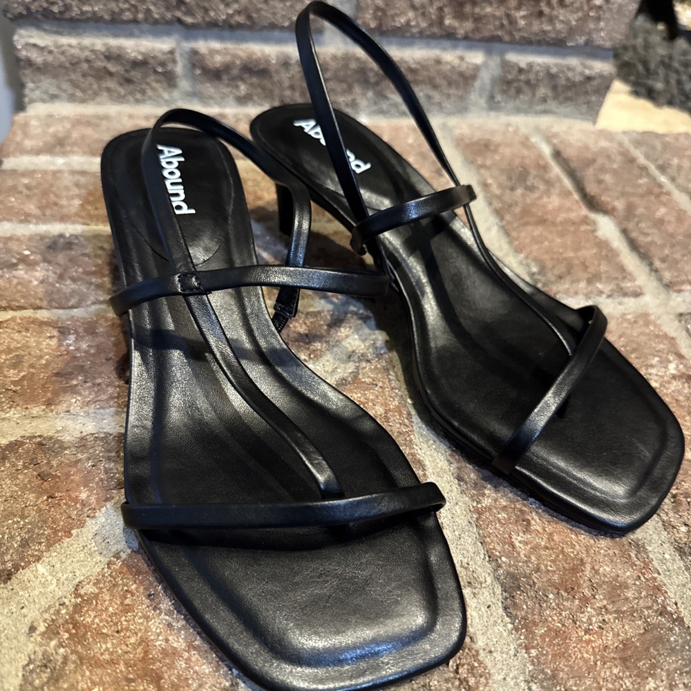Abound Womens Black Slingback Kitten Heels Sandals Size 6.5